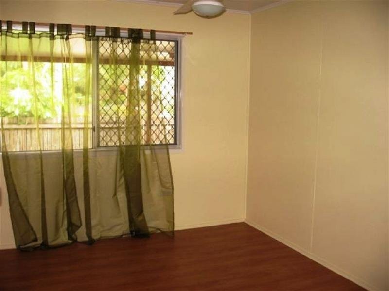 1 Witney Street, Manoora QLD 4870