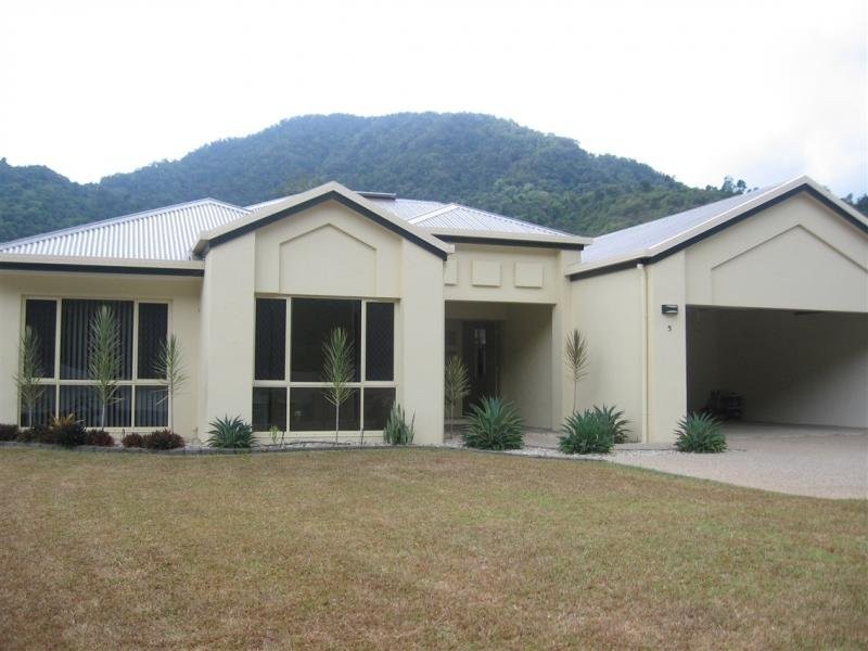 5 Govern Close, Redlynch QLD 4870