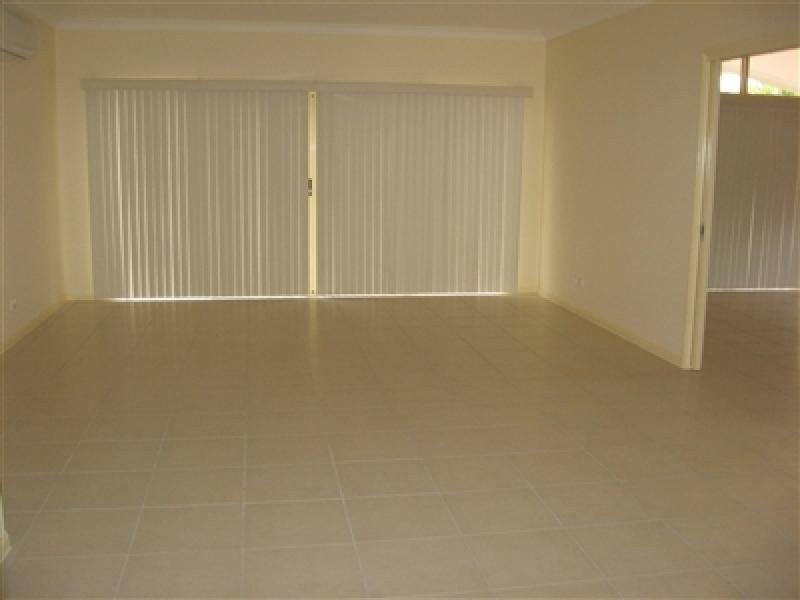 5 Govern Close, Redlynch QLD 4870