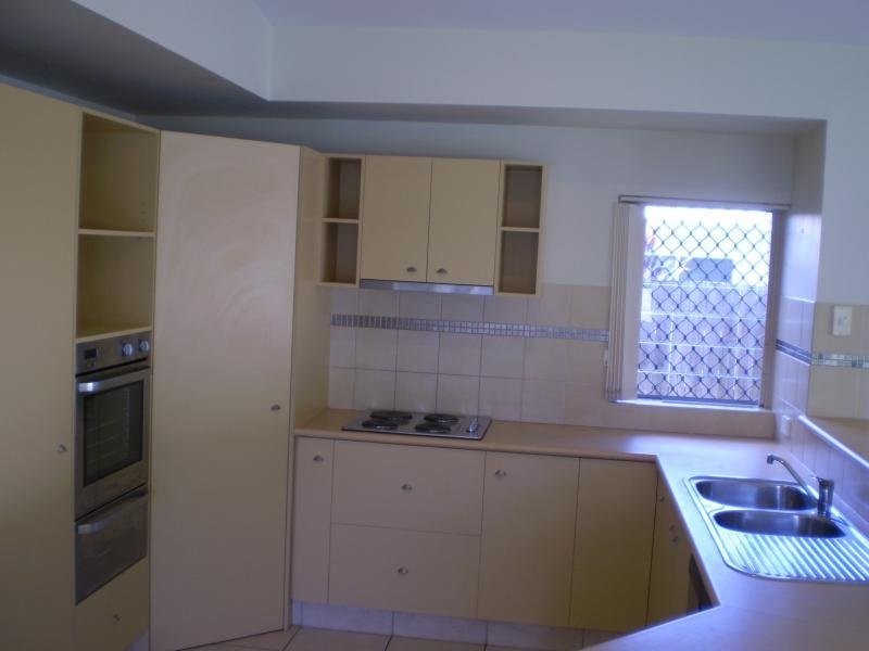 30 William Hickey Street, Redlynch QLD 4870