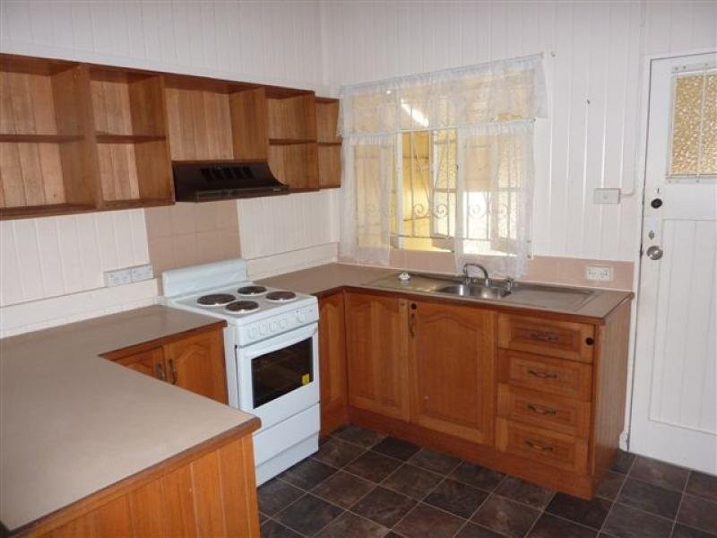 7 Jones Street, Westcourt QLD 4870