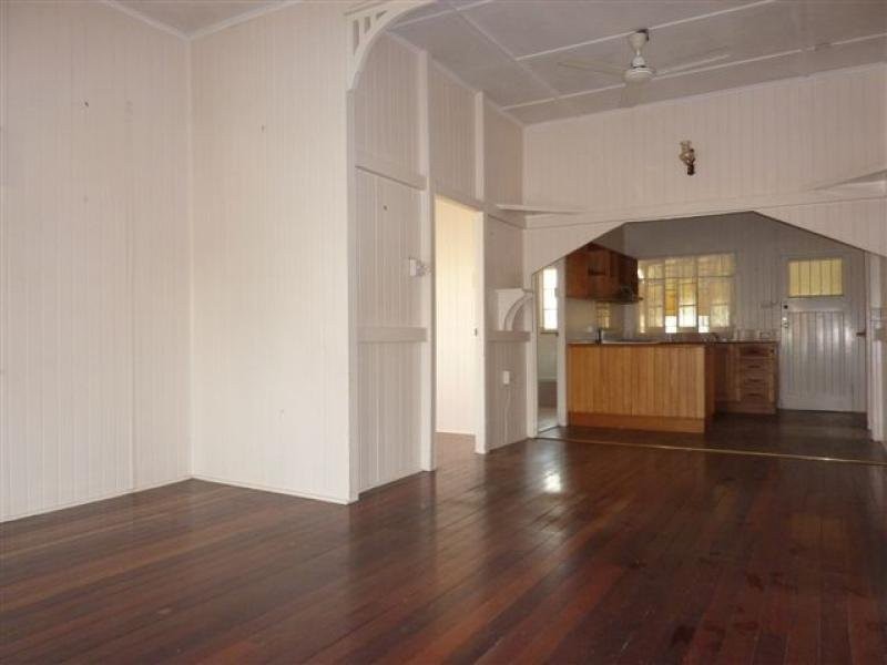 7 Jones Street, Westcourt QLD 4870