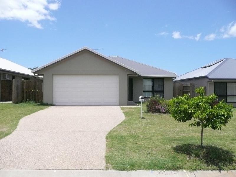 8 Boyce Street, Bentley Park QLD 4869