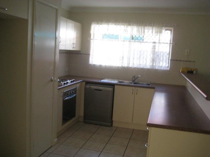 11 Chesterfield Close, Brinsmead QLD 4870