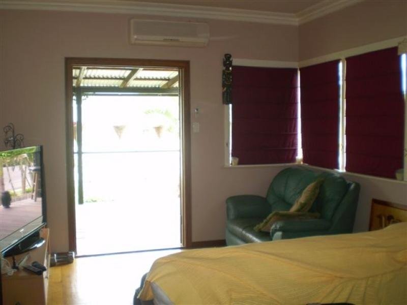 42 Jones Street, Westcourt QLD 4870