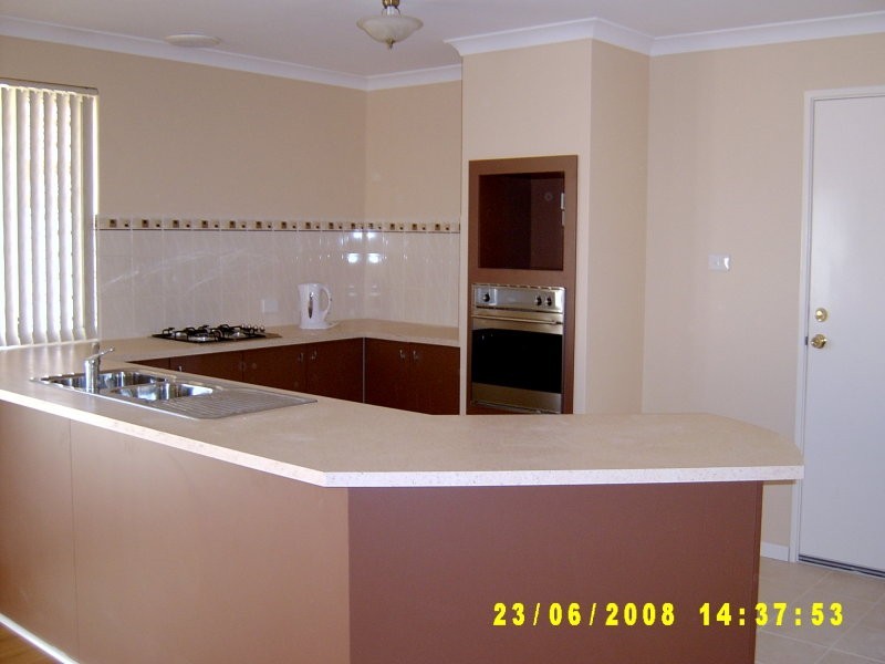 123 Seville Drive, Seville Grove WA 6112