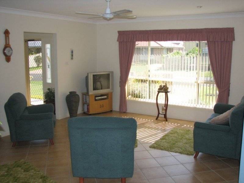 1 Kempnich Place, Yamba NSW 2464