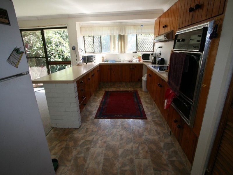 2 Chestnut Crescent, Victoria Point QLD 4165