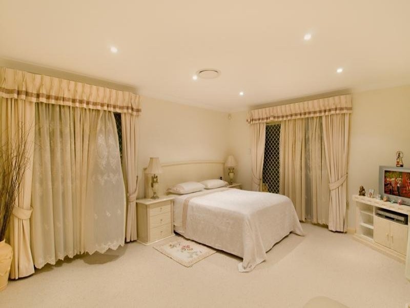 3 Cardiff Close, Bridgeman Downs QLD 4035