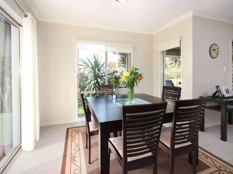 8 Cerbaia Close, Bridgeman Downs QLD 4035