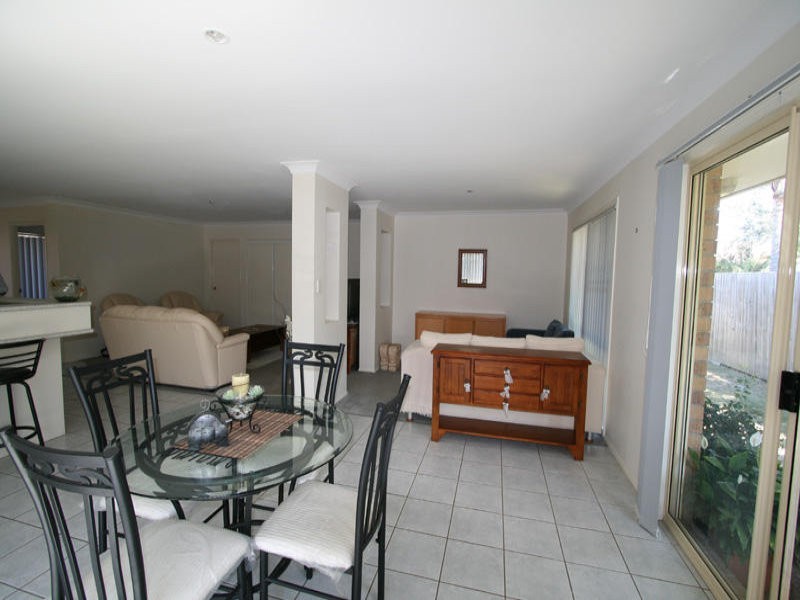 8 Grevillea Place, Bridgeman Downs QLD 4035