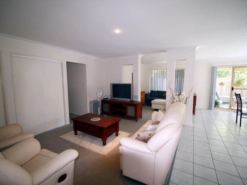 8 Grevillea Place, Bridgeman Downs QLD 4035