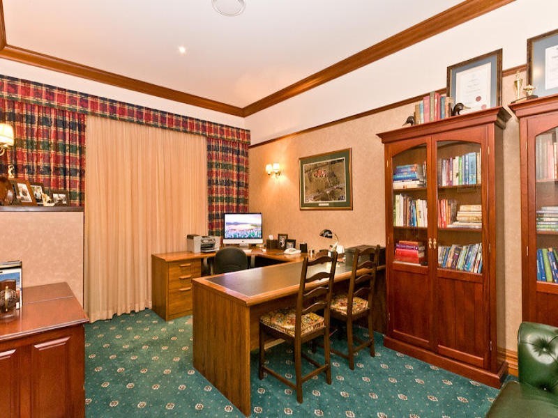 130 Camelot Place, Bridgeman Downs QLD 4035