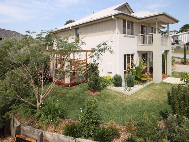 8 Cerbaia Close, Bridgeman Downs QLD 4035