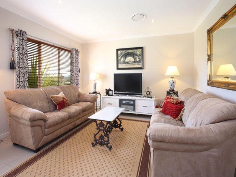 8 Cerbaia Close, Bridgeman Downs QLD 4035