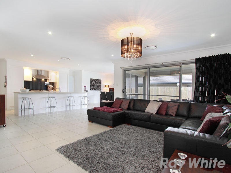 4 Carrybridge Close, Warner QLD 4500