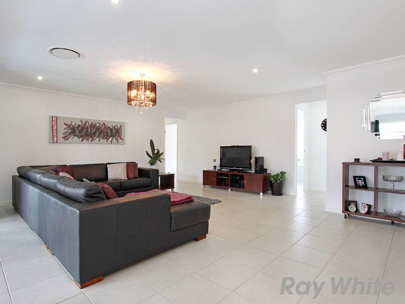 4 Carrybridge Close, Warner QLD 4500