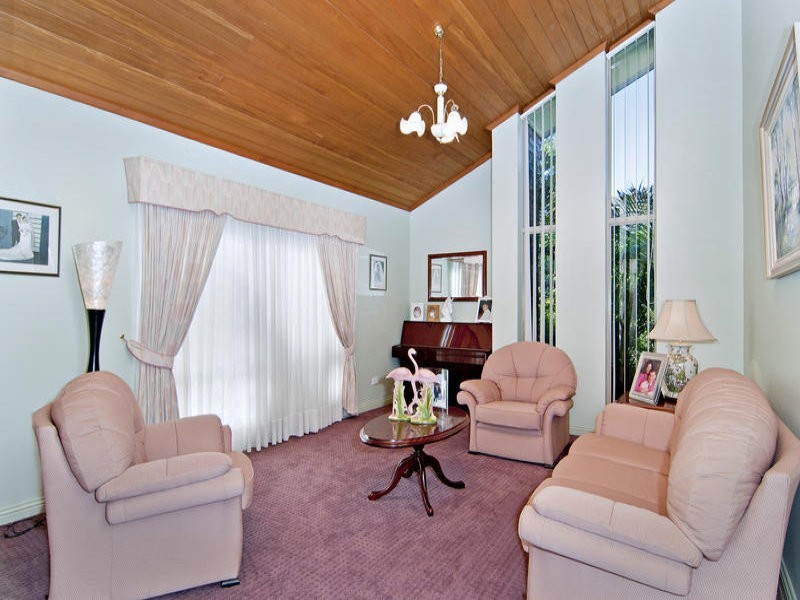 8 Lazenby Street, Mcdowall QLD 4053