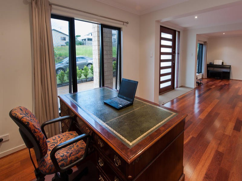 3 Leo Place, Bridgeman Downs QLD 4035