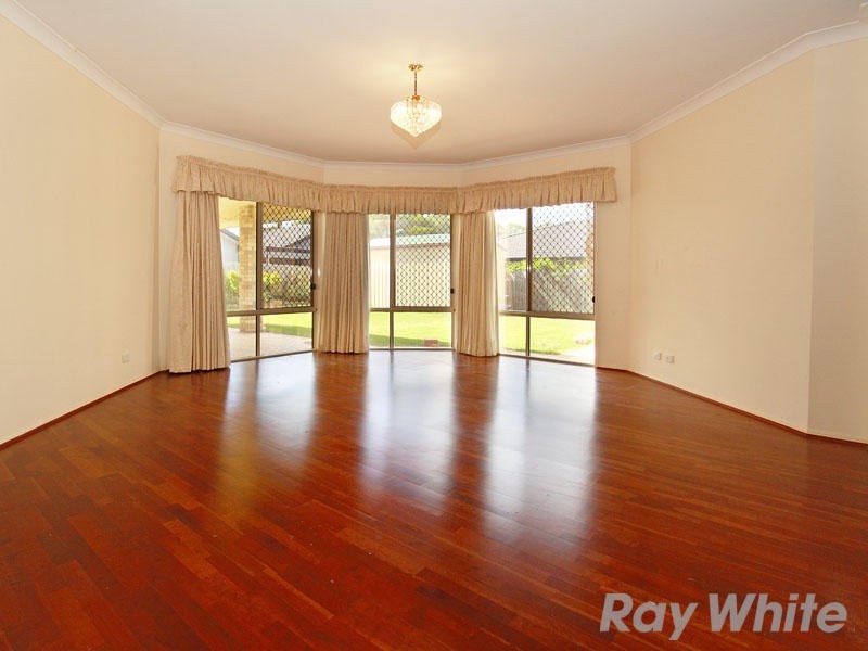 4 King Parrot Court, Cashmere QLD 4500