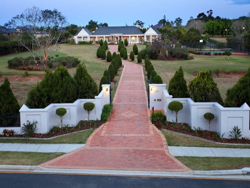 135 Bridgeman Road, Bridgeman Downs QLD 4035