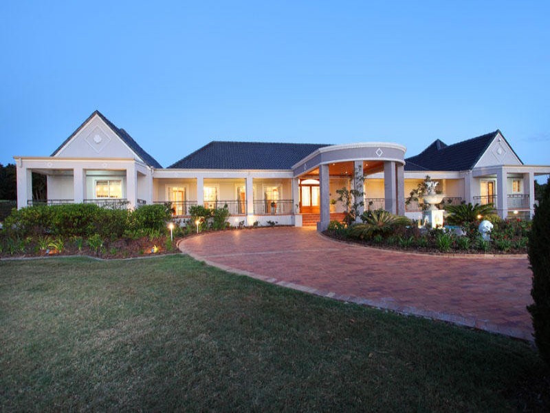 135 Bridgeman Road, Bridgeman Downs QLD 4035