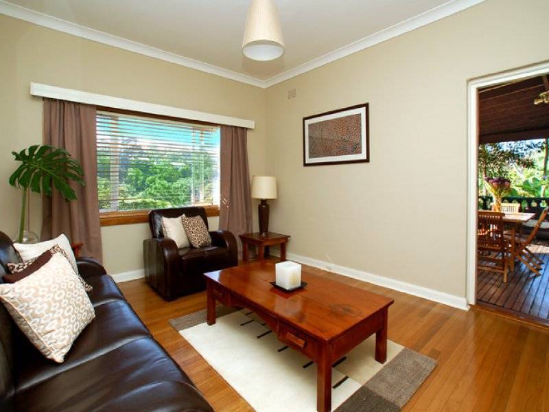 305 Eastern Valley Way, Middle Cove NSW 2068