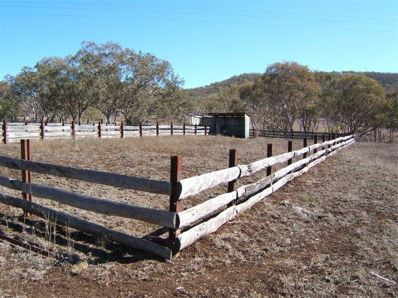 869 Saddletop Road, Upper Pilton QLD 4361