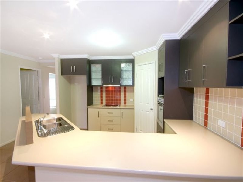 8 Currawong Drive, Highfields QLD 4352