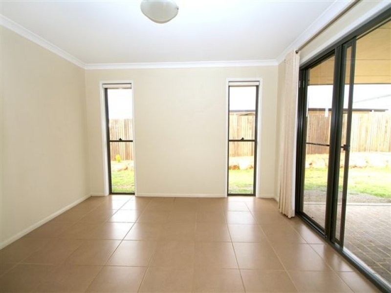 8 Currawong Drive, Highfields QLD 4352