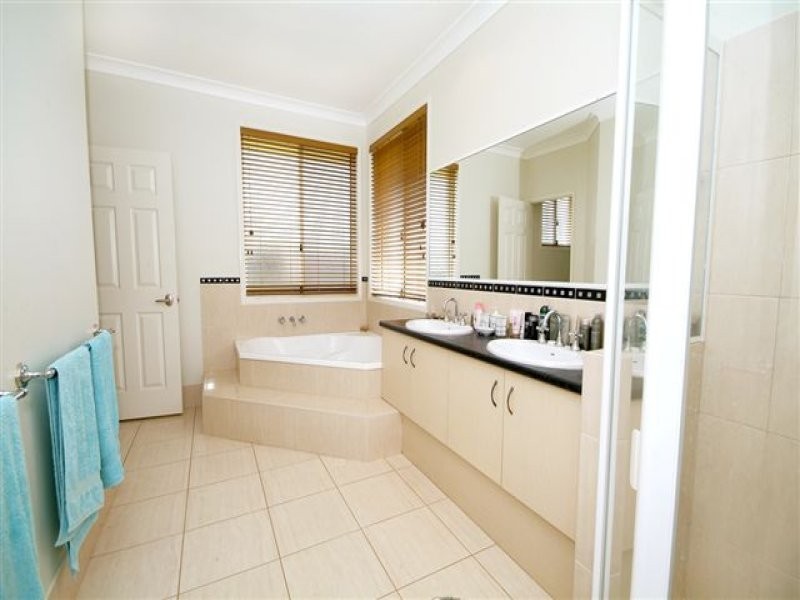 4 Garvan Court, Highfields QLD 4352