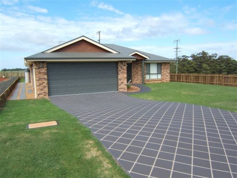 2 Smythe Drive, Highfields QLD 4352