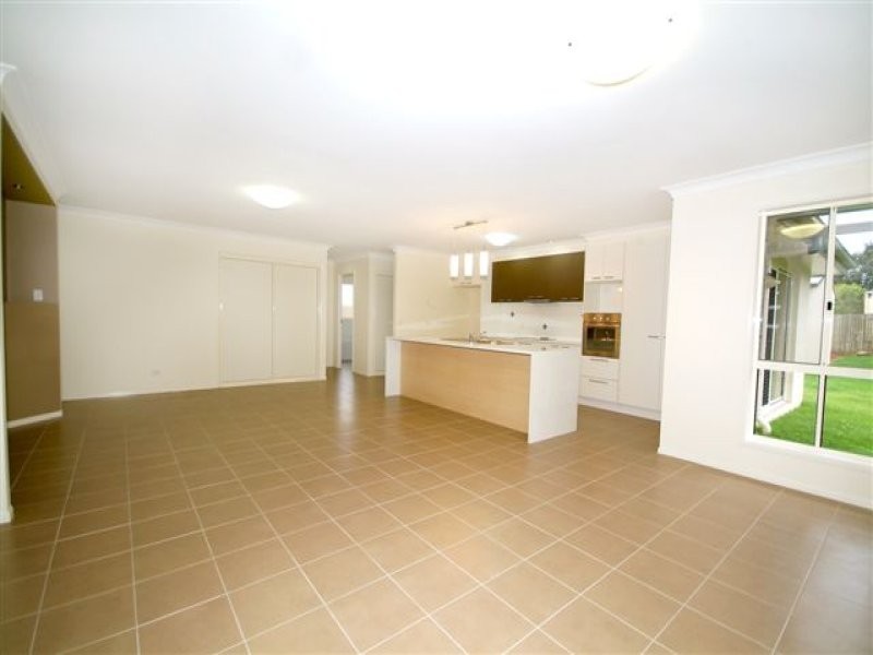 16 Honeyeater Drive, Highfields QLD 4352