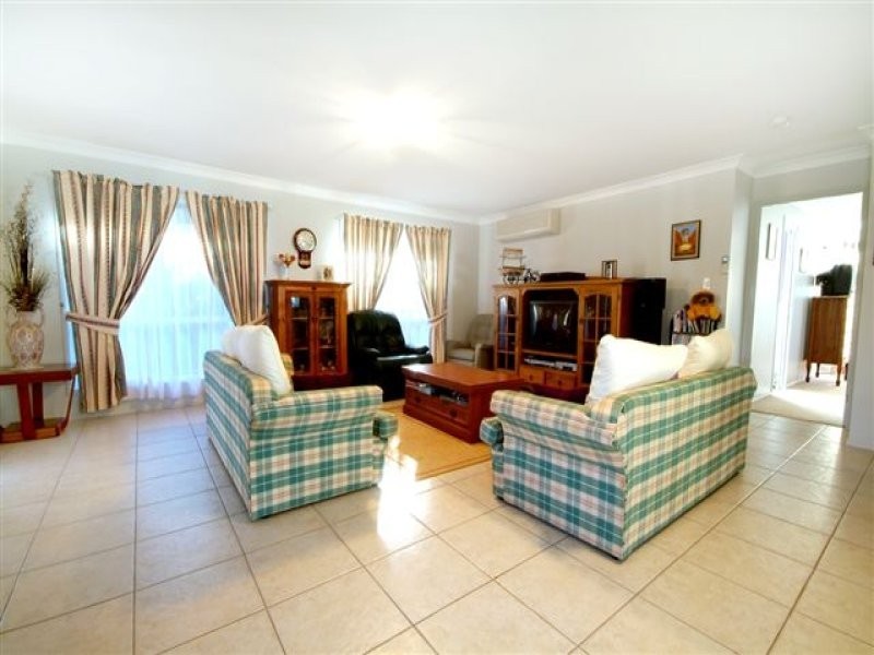 8 Tara Court, Highfields QLD 4352