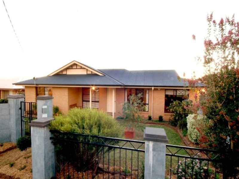 305 Greenwattle Street, Wilsonton QLD 4350