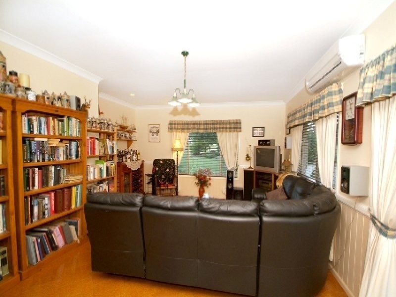 6 Clarke Road, Highfields QLD 4352