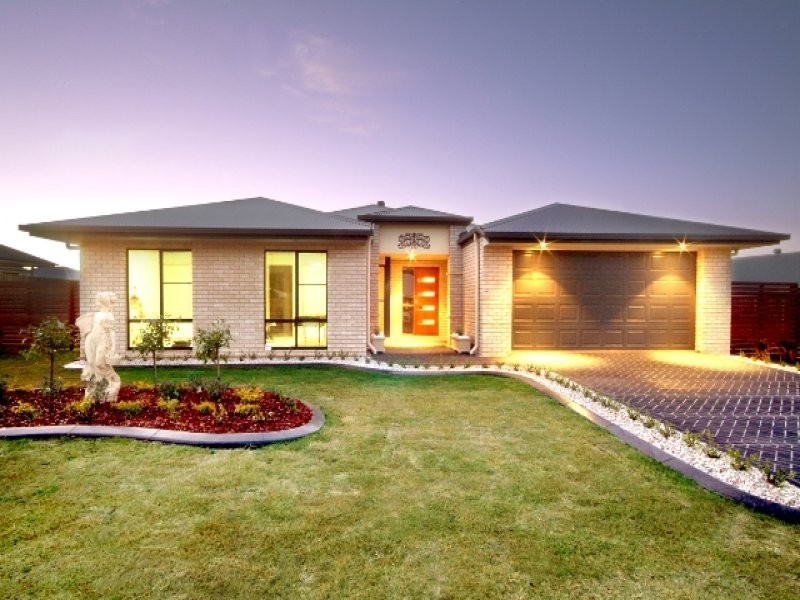 16 Manooka Crescent, Highfields QLD 4352