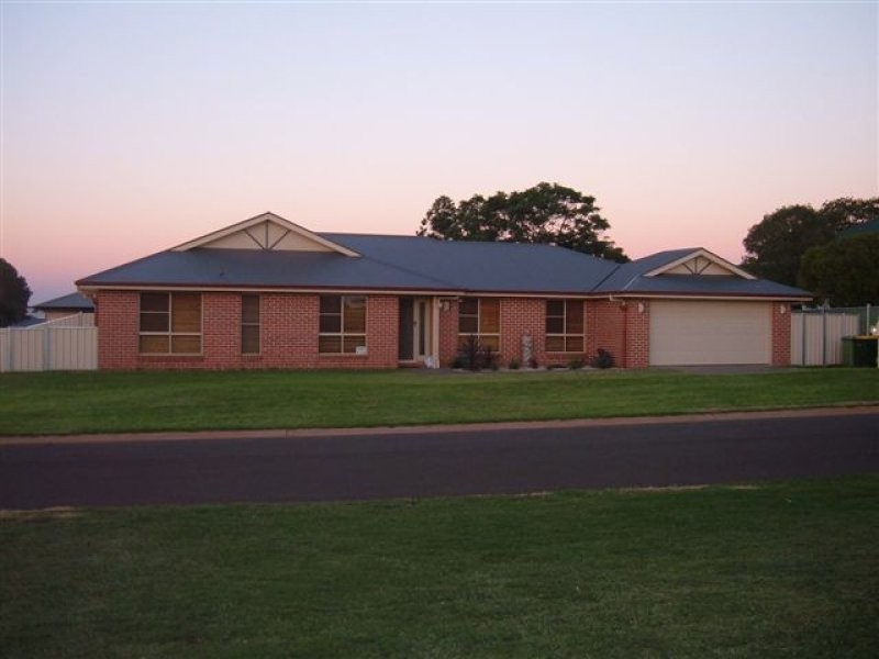 2 Clara Street, Highfields QLD 4352