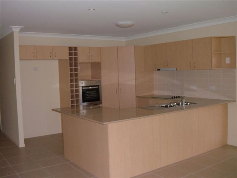 8 Kestrel Drive, Highfields QLD 4352