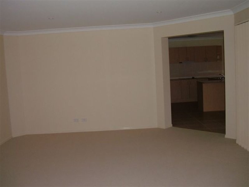 8 Kestrel Drive, Highfields QLD 4352