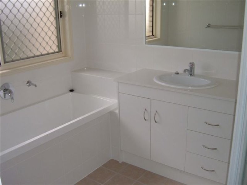 8 Kestrel Drive, Highfields QLD 4352