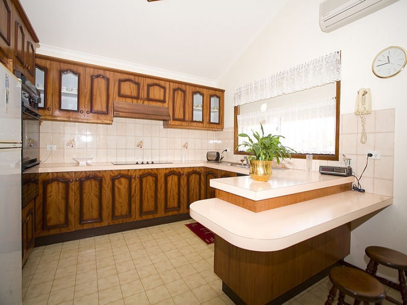 18 Black Close, Illawong NSW 2234