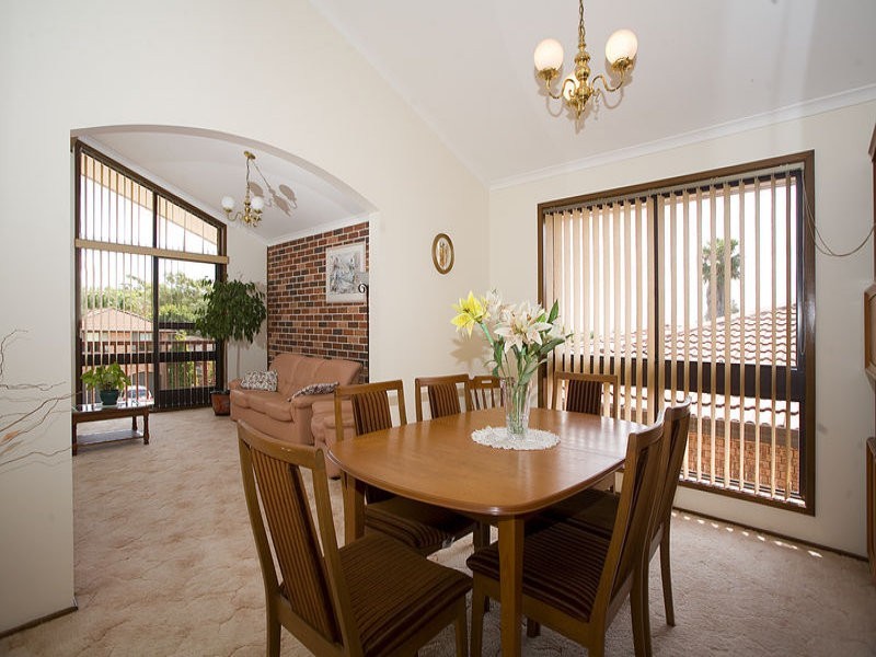 18 Black Close, Illawong NSW 2234