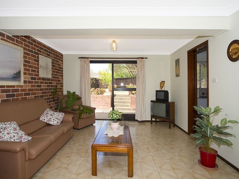 18 Black Close, Illawong NSW 2234