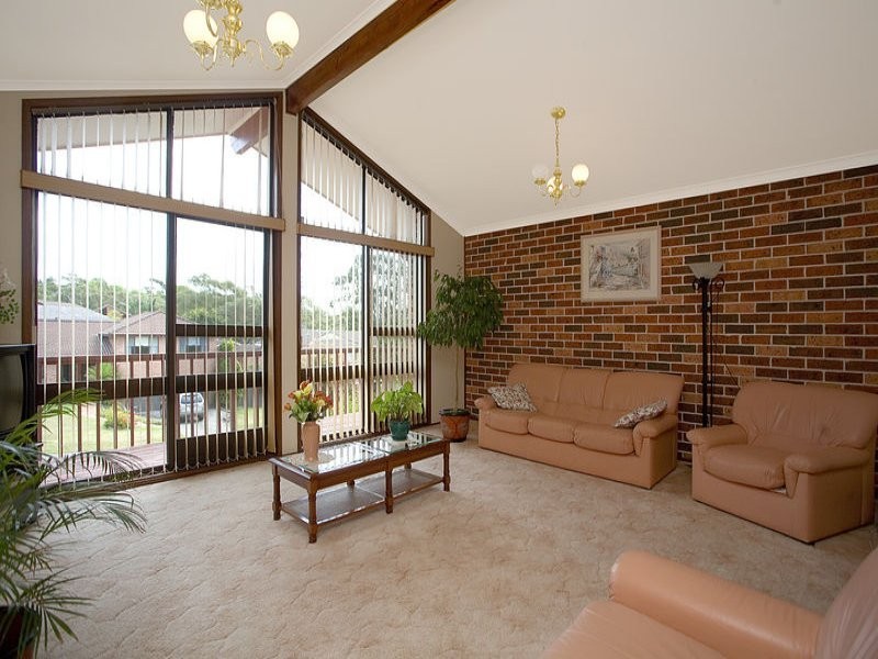 18 Black Close, Illawong NSW 2234