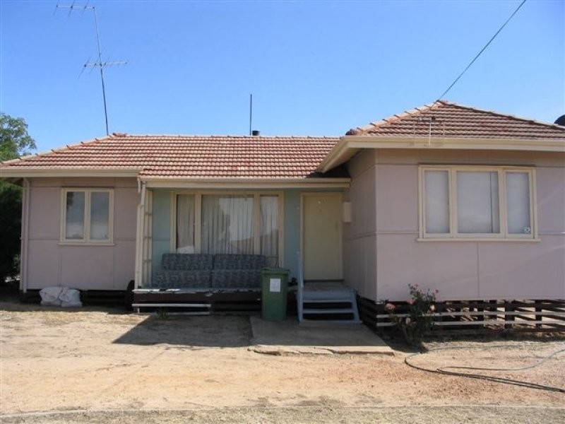 84 Fox Street, Narrogin WA 6312