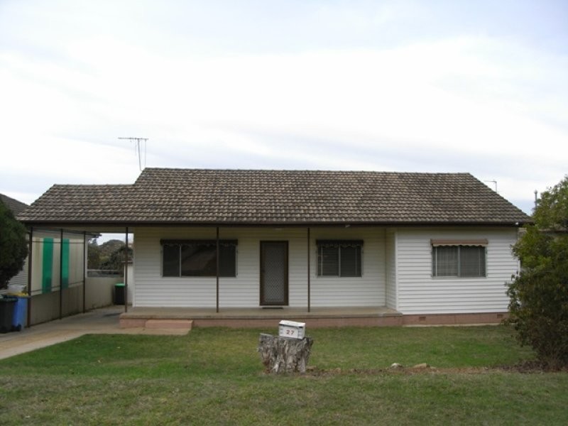 27 Kennedy Avenue, Wagga Wagga NSW 2650