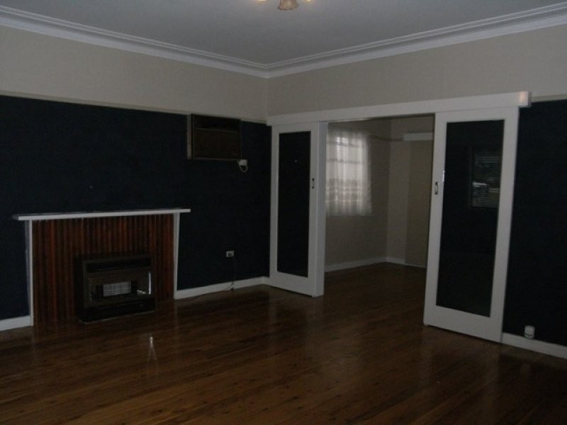 27 Kennedy Avenue, Wagga Wagga NSW 2650