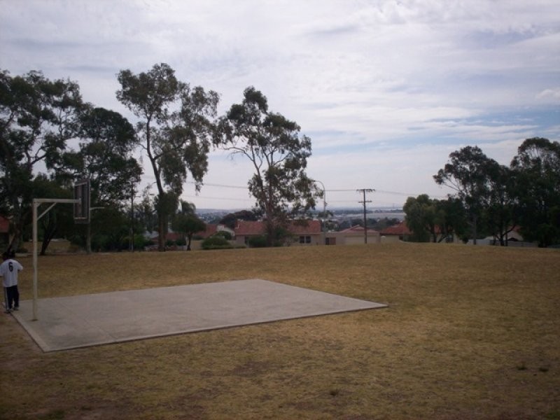 20 Amber Avenue, Clearview SA 5085