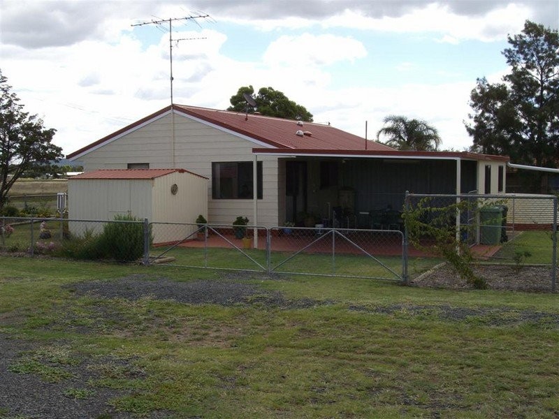 2 Fairfax Street, Cambooya QLD 4358